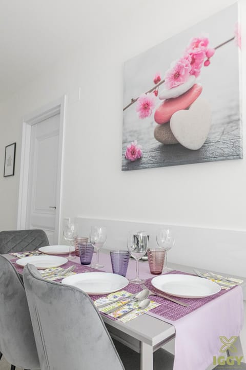 Coffee/tea facilities, Dining area