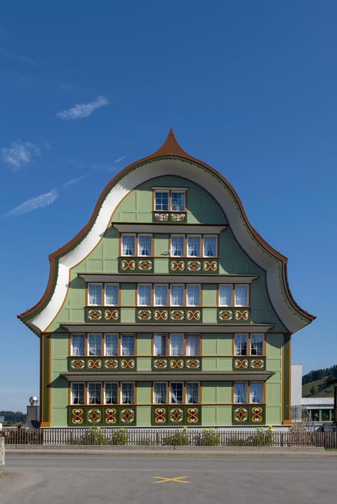 Property building, Day, Location