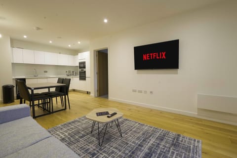 TV and multimedia, Kitchen or kitchenette, Living room, Seating area, Dining area