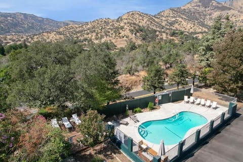 The General Sherman Cabin Cabin in Three Rivers
