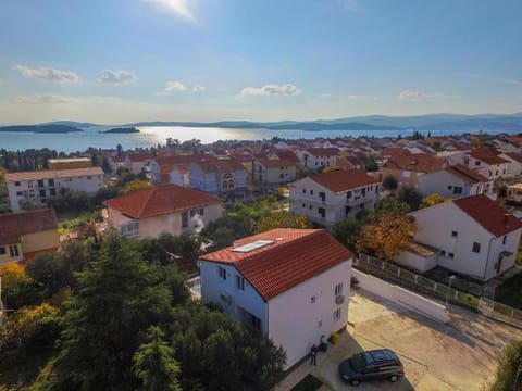 Property building, Neighbourhood, Bird's eye view