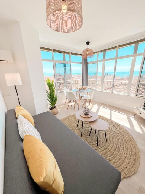 Living room, Dining area, Sea view