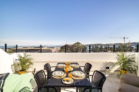 BBQ facilities, View (from property/room), Balcony/Terrace, Dining area