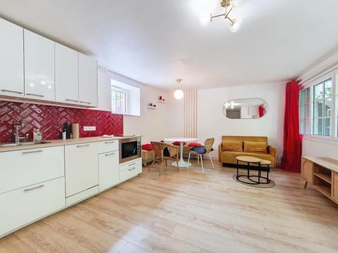 Kitchen or kitchenette, Living room, Seating area