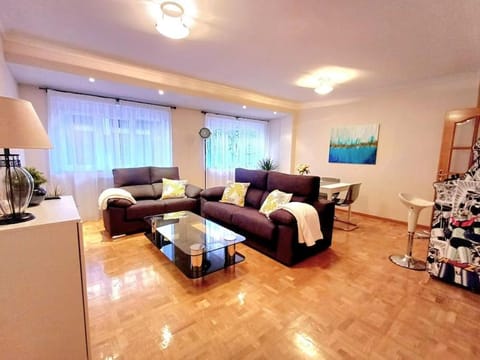 TV and multimedia, Living room, Lounge or bar