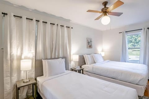 Close to Midtown & Parks - Little Blue House in Mobile