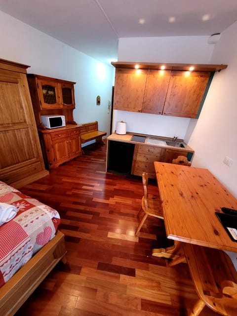 Kitchen or kitchenette, Photo of the whole room, Dining area, pet friendly