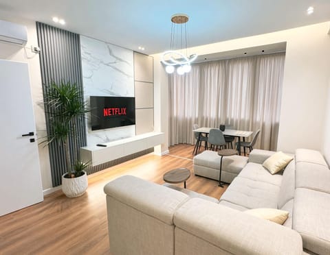 Communal lounge/ TV room, TV and multimedia, Living room, Seating area, Evening entertainment
