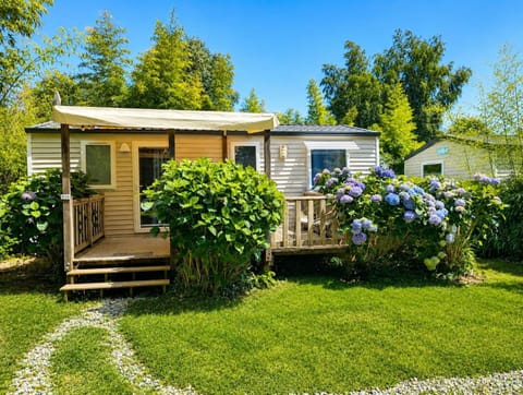 Property building, Spring, Day, Garden, Garden view