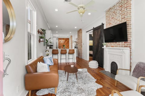 TV and multimedia, Living room, Seating area, fireplace