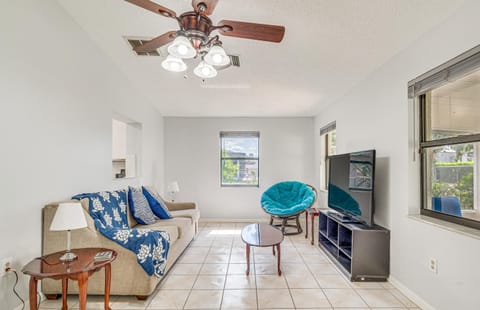 13 Mi to Hudson Beach Family Escape with Lanai House in Spring Hill