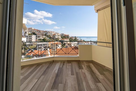 View (from property/room), Balcony/Terrace, City view, Sea view