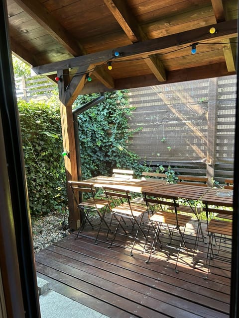Patio, Day, Balcony/Terrace, Dining area