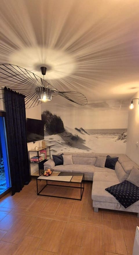 Bed, Photo of the whole room, Seating area, Bedroom