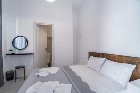 Castle Sunset View Apartment in Paros