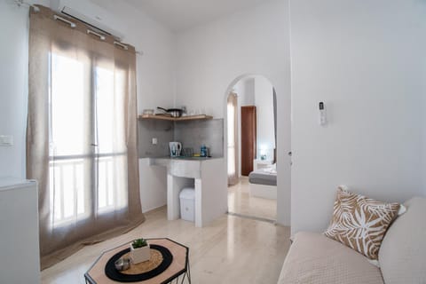 Castle Sunset View Apartment in Paros