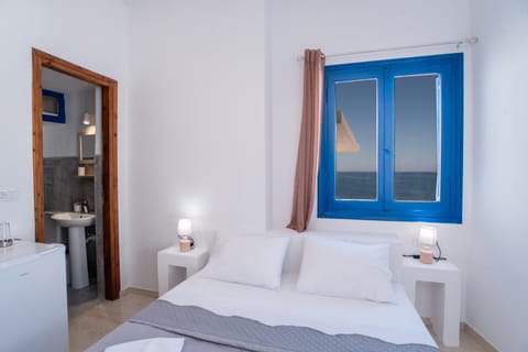 Castle Sunset View Apartment in Paros