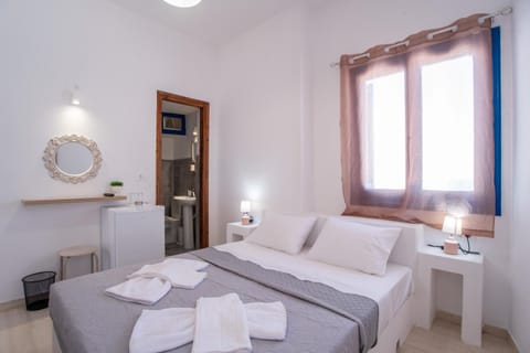 Castle Sunset View Apartment in Paros