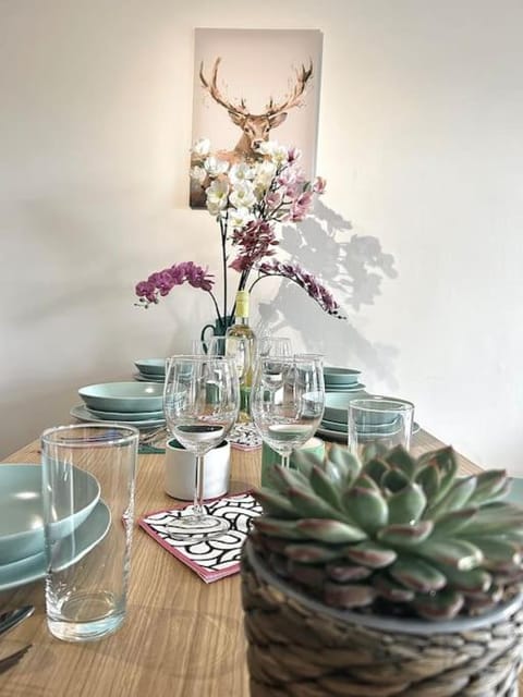 Dining area, Food