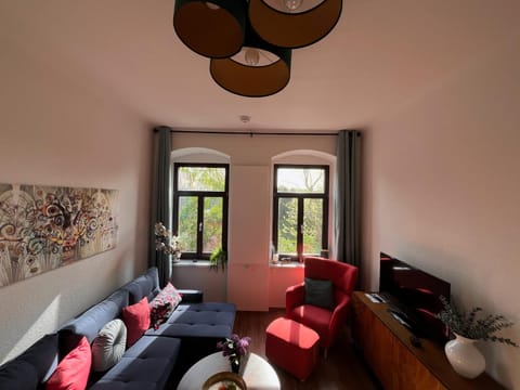 Communal lounge/ TV room, TV and multimedia, Living room, Seating area, Evening entertainment