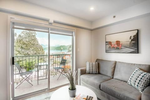 View (from property/room), Balcony/Terrace, Living room, Seating area