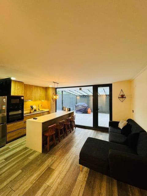 Kitchen or kitchenette, Living room