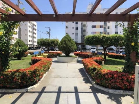 Day, Garden