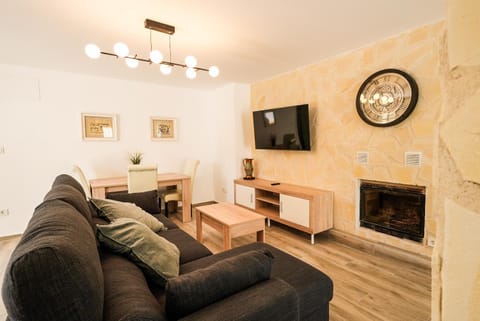 TV and multimedia, Living room, fireplace