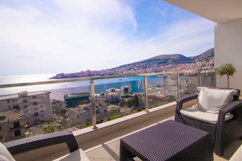 Day, Natural landscape, View (from property/room), Balcony/Terrace, Balcony/Terrace, Seating area, Dining area, City view, Mountain view, Sea view