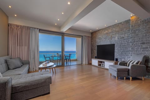 Natural landscape, TV and multimedia, Living room, Seating area, Sea view