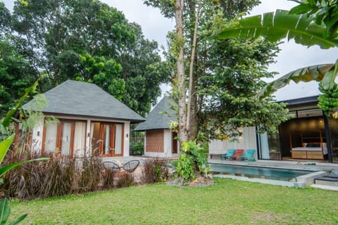 Property building, Day, Garden, Garden view, Pool view, Swimming pool