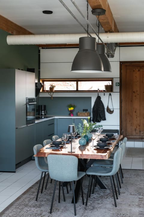 Dining area, kitchen