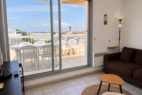 Patio, Day, Natural landscape, View (from property/room), Balcony/Terrace, Living room, Seating area, Dining area