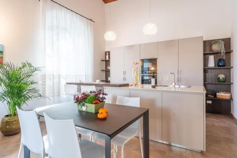 Dining area, kitchen