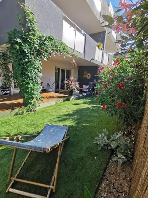 Patio, Garden, Garden view, sunbed