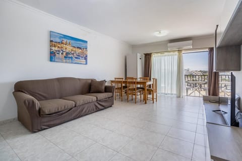 Seafront apartment with garage and breathtaking sunrise by SF HOMES Apartment in Saint Paul's Bay