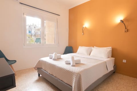 Bed, Living room, Seating area