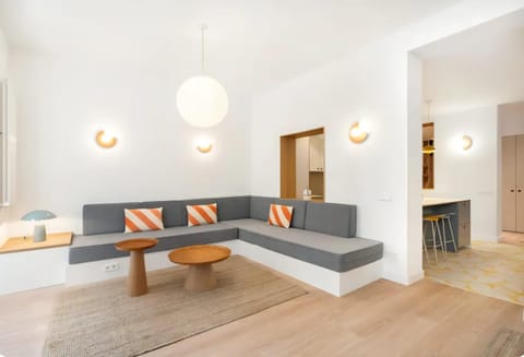 TV and multimedia, Balcony/Terrace, Living room, internet