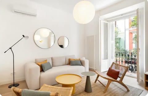 TV and multimedia, Balcony/Terrace, Living room, internet