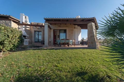 Property building, Patio, Day, Garden, Garden view