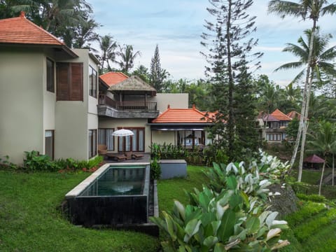 Property building, View (from property/room), Balcony/Terrace, Pool view, Swimming pool, Swimming pool