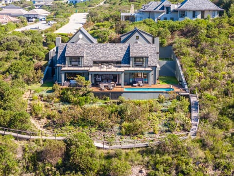 Property building, Day, Natural landscape, Bird's eye view, Garden, Garden view, Pool view, Swimming pool