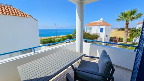 Property building, Patio, Natural landscape, View (from property/room), Balcony/Terrace, Seating area, Sea view