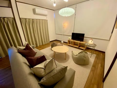TV and multimedia, Living room, Evening entertainment