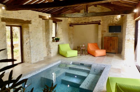 Hot Tub, Swimming pool