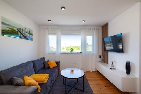 TV and multimedia, Living room, Seating area, Evening entertainment