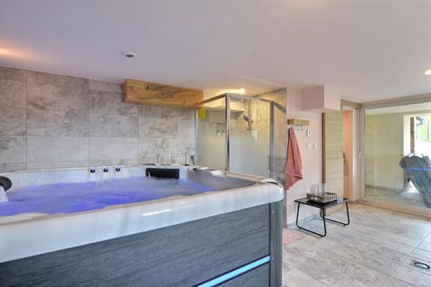 Hot Tub, Spa and wellness centre/facilities