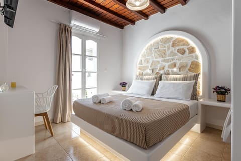 Bed, TV and multimedia, Photo of the whole room, Bedroom, internet, towels, air conditioner