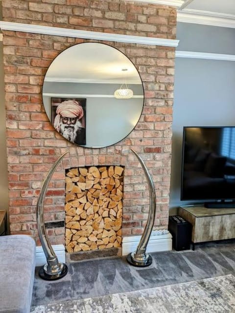 Lux 2 Bed Apartment, 2 Parking spaces, 1 minute to Metrolink Apartment in England