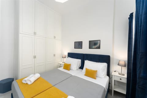 Bed, Bedroom, towels, wardrobe